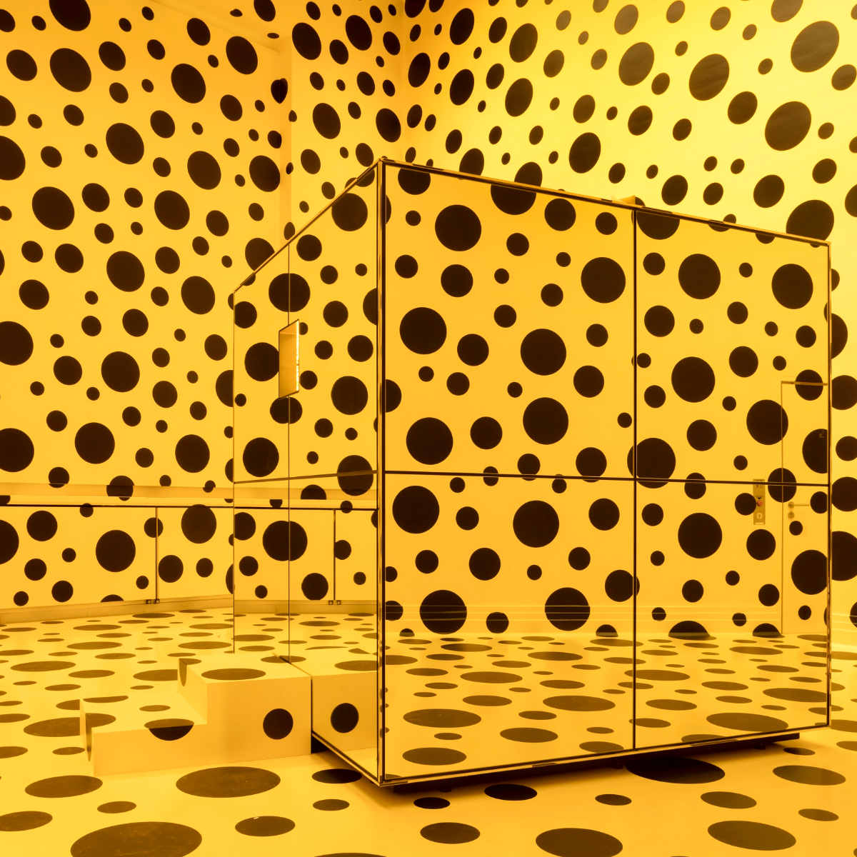 Yayoi Kusama_ Eine Retrospektive, Installationsansicht, 2021, Gropius Bau (5) Yayoi Kusama_ Eine Retrospektive, Installationsansicht, 2021, Gropius Bau (5)