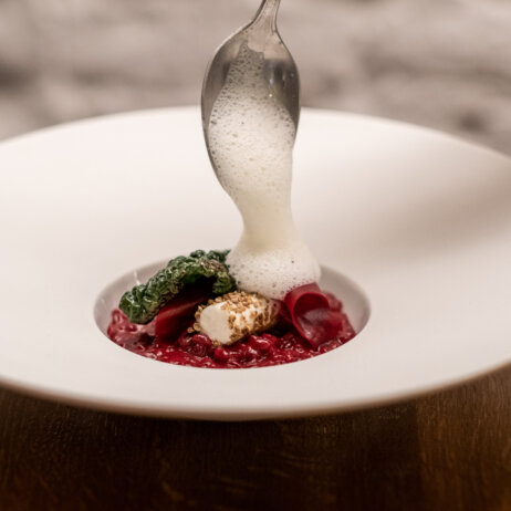 Tante Fichte Berlin rote bete ziege by Mischa Fanghaenel