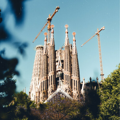 Basilika Sagrada Familia in Barcelona und Baukraene