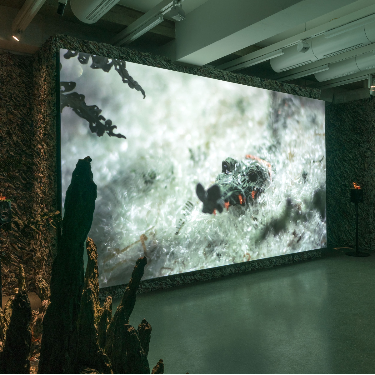 Zhang Xu Zhan, Animal Story Series – A flowing piece of Shard