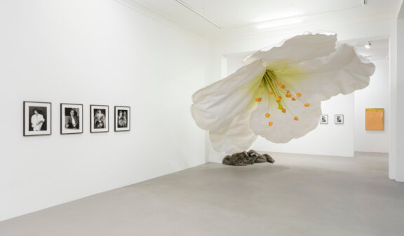 Binta Diaw, Les tirés ailleurs, Installation view at ChertLüddeBungalow, Berlin, 2022, Photo by Andrea Rossetti, Courtesy of the artist and ChertLüdde