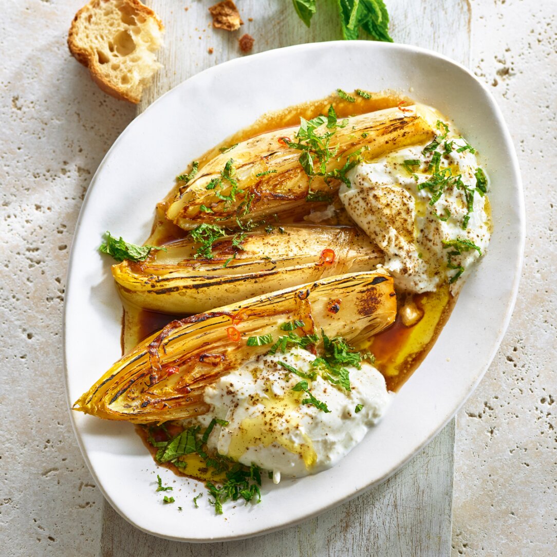 Burrata mit geschmortem Chicorée | Schnell + einfach | CREME GUIDES