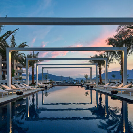 4_4 Pool Club©Regent Porto Montenegro