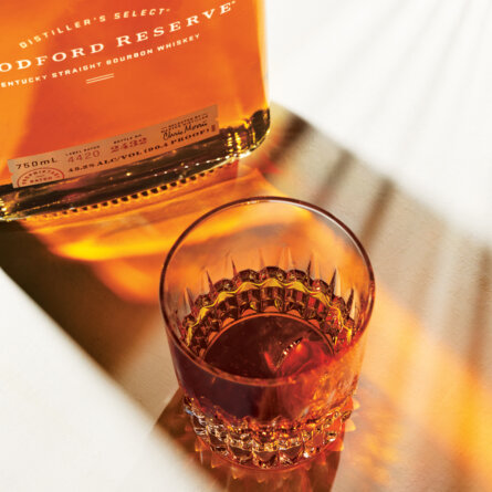 WOODFORD RESERVE_Bourbon_Bottle w Glass