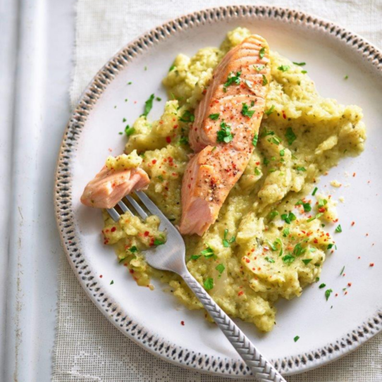 Lachs auf SchwarzwurzelZucchini_Schlank mit LowCarb HighFibre © Hubertus Schüler