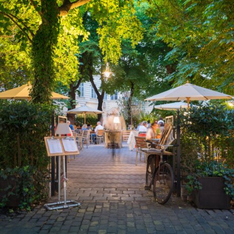 Café Diglas Garten Wien-7