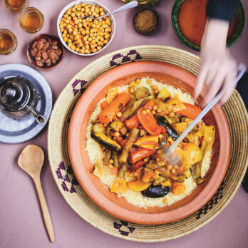 Couscous mit siebenerlei Gemüse © DK Verlag/David Japy, Rezepte: Abdel Alaoui
