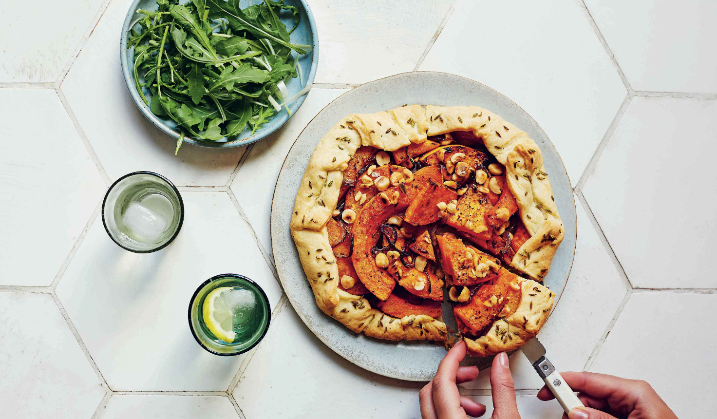 Jeden Tag Vegan I Butternusskürbis Galette I Foto Luke Albert