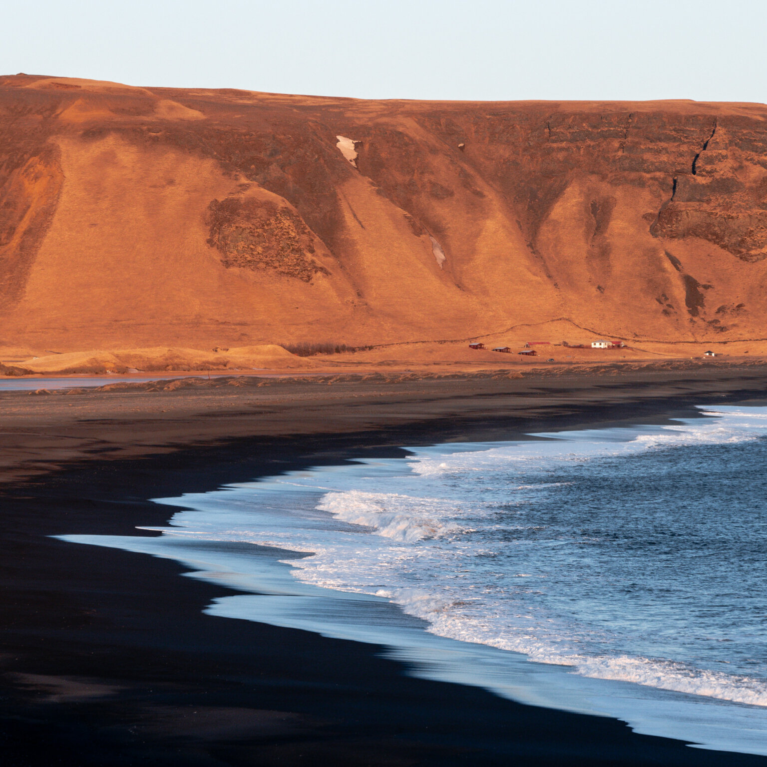 sland Foto von Henrique Ferreira auf Unsplash