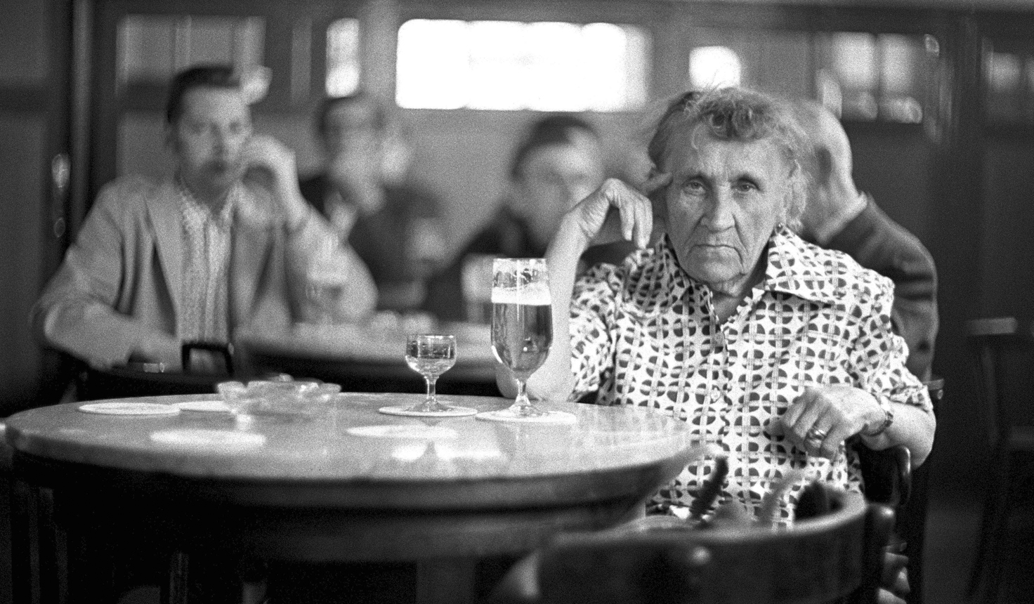 Helga_Paris_Berliner_Kneipen_Series_aus_Berliner_Kneipen_©_Nachlass_Estate_Helga_Paris